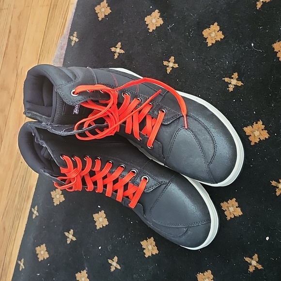 Sneakers - Picture 1 of 4